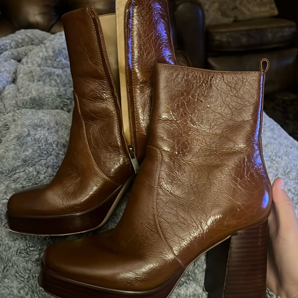 MARC FISHER BROWN LEATHER HEELED BOOTIES